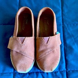 Toms pink suede espadrille. Excellent condition. No tear